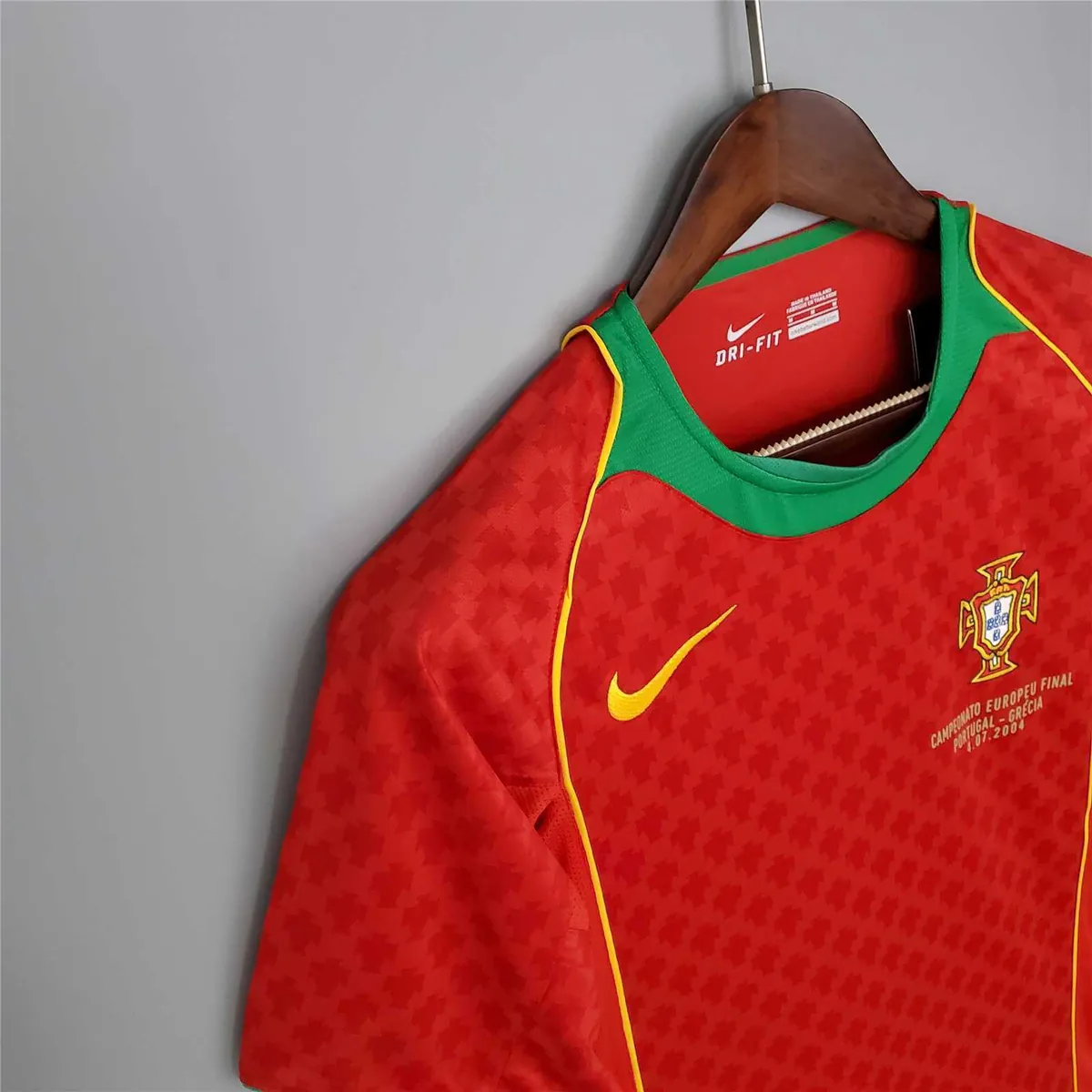 2004 Portugal home red 12