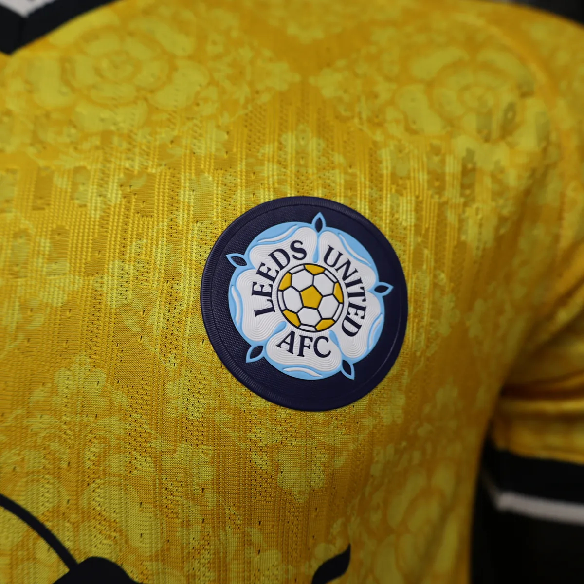 26-27 Leeds United Mens Away Kit Football Player Version T-Shirt AAAAJersey Supply Yupoo 8 1