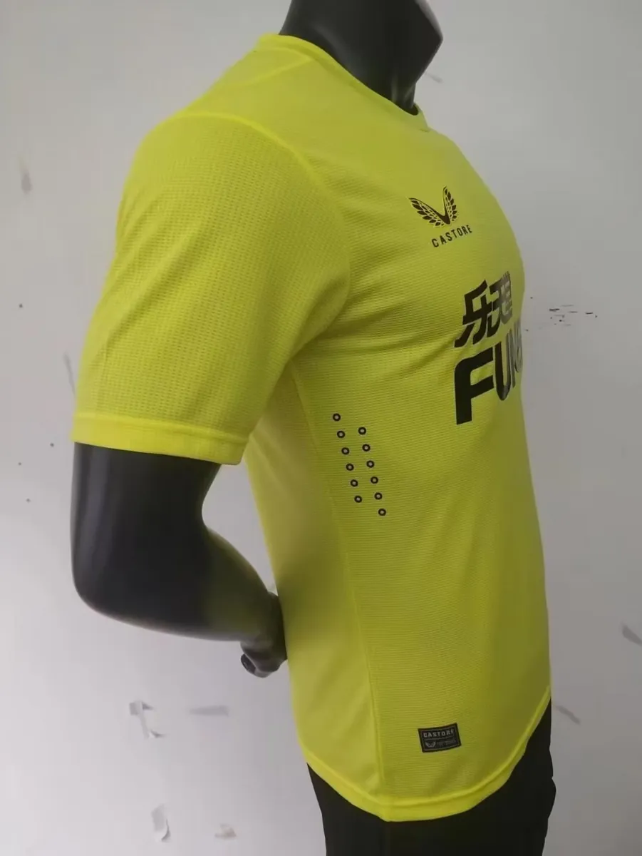 22-23 Newcastle goalkeeper yellow player version 4