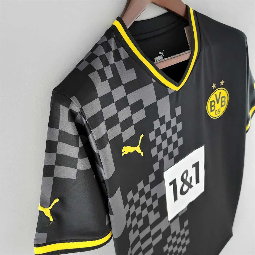 22-23 Dortmund away 7