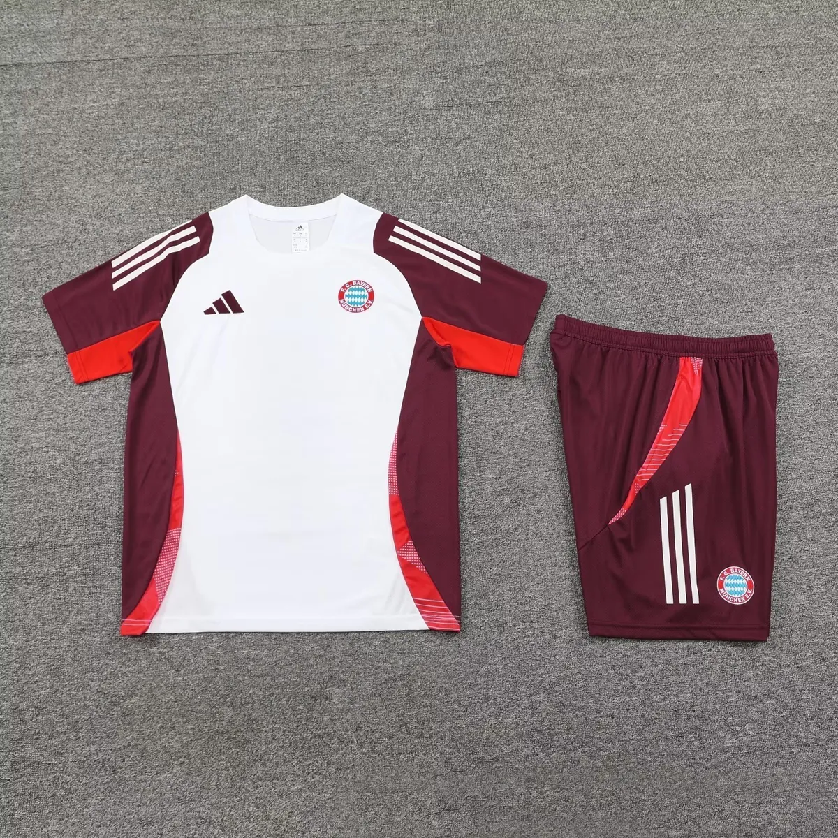 24-25 Bayern Training Soccer Jerseys Football Shirts 1