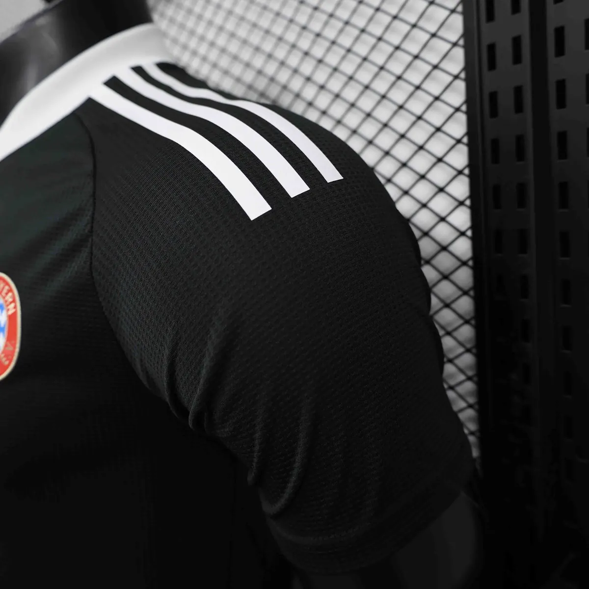 24-25 Bayern Munich Black GoalKeeper Kit Player Version Shirt Soccer AAAAJersey Yupoo 4