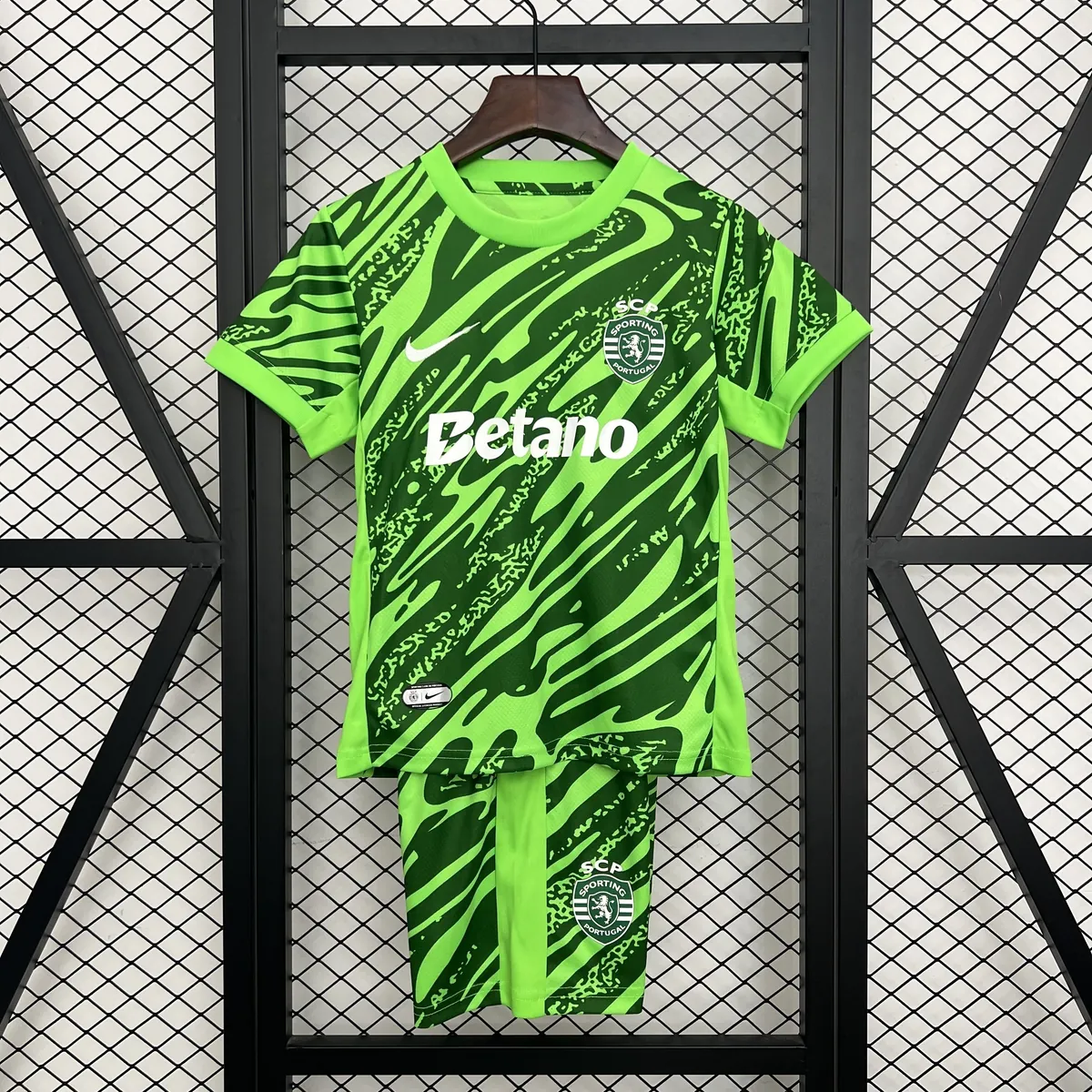 25-26 Sporting Lisbon Green Goalkeeper Kid Kits Youth Apparels Football AAAAJersey Supply Yupoo 6