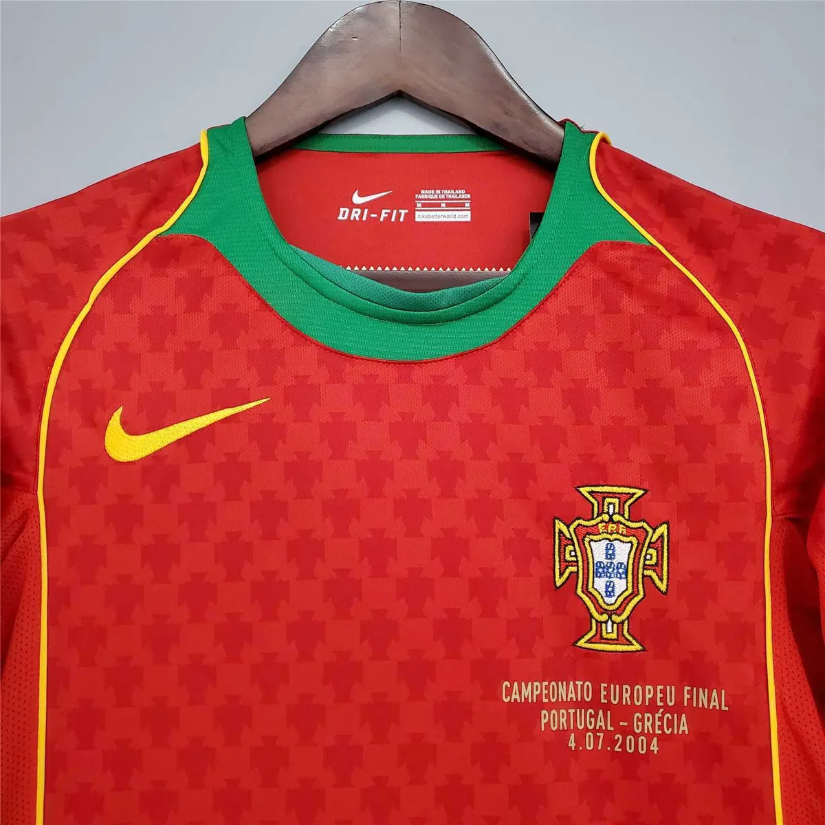 2004 Portugal home red 16