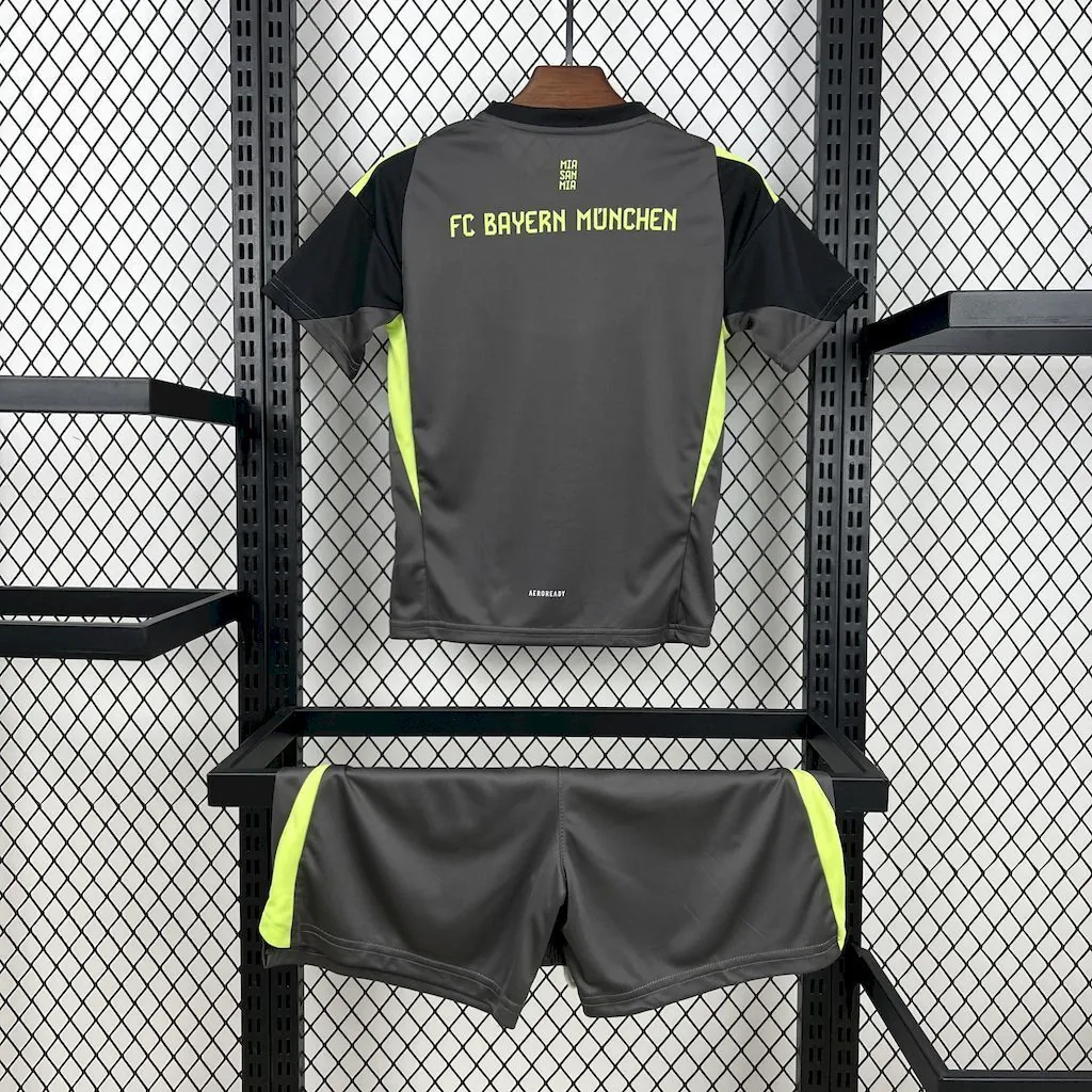 25-25 Bayern Munich Black Goalkeeper Kid Kits Youth Apparels AAAAJersey Wholesale Yupoo 2