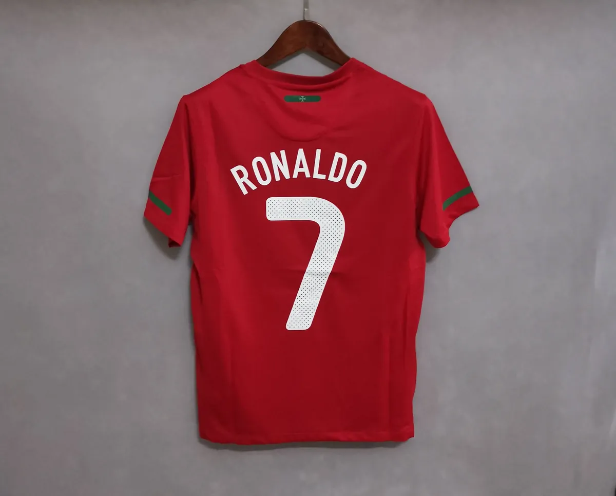 2010 Portugal home red 7