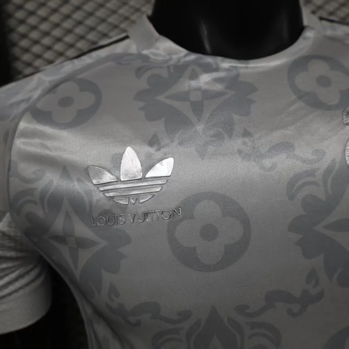 25-26 Real Madrid LV Galaxy Lights Joint Special Edition Soccer Shirt AAAAJersey Yupoo 4