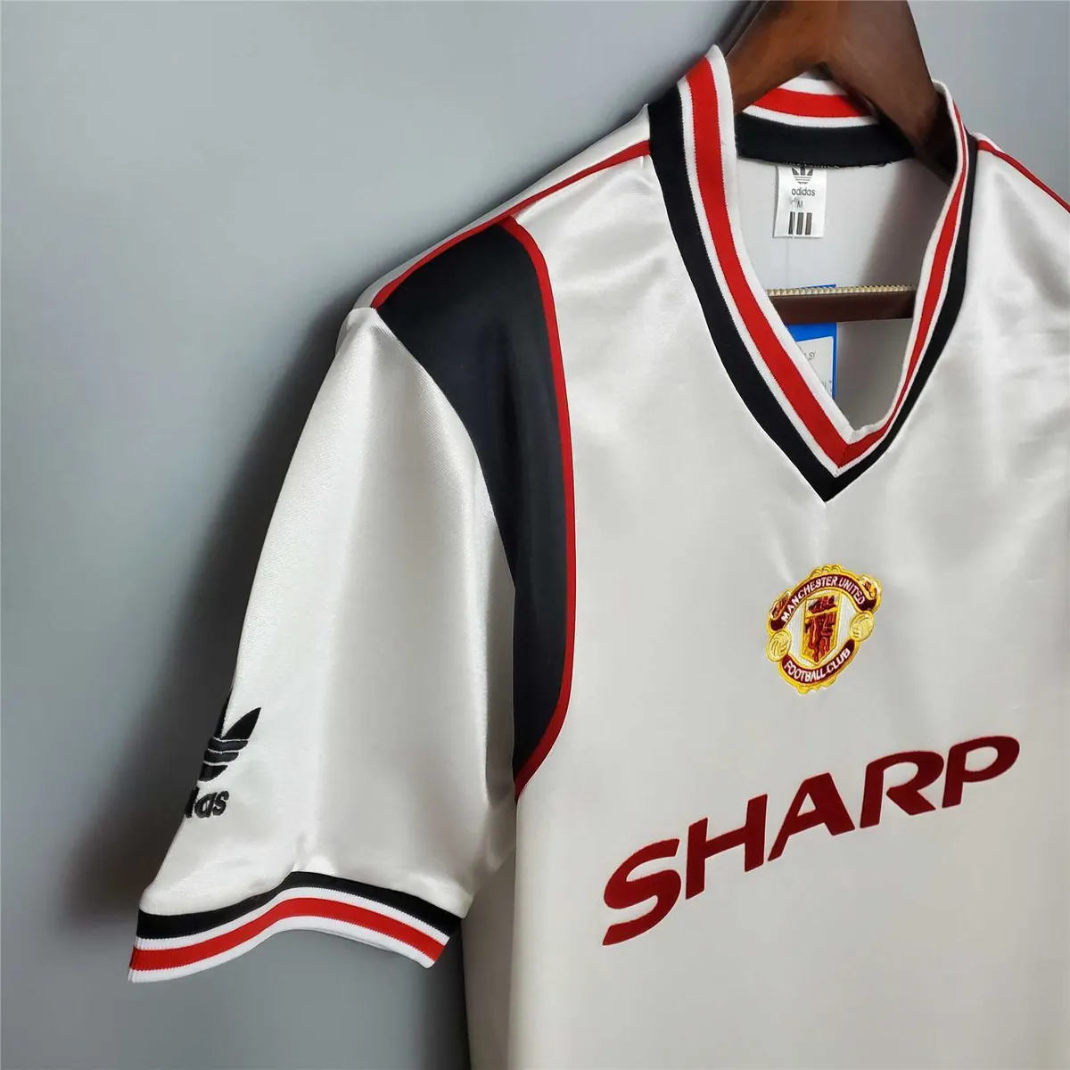 85-86 Manchester United away 4