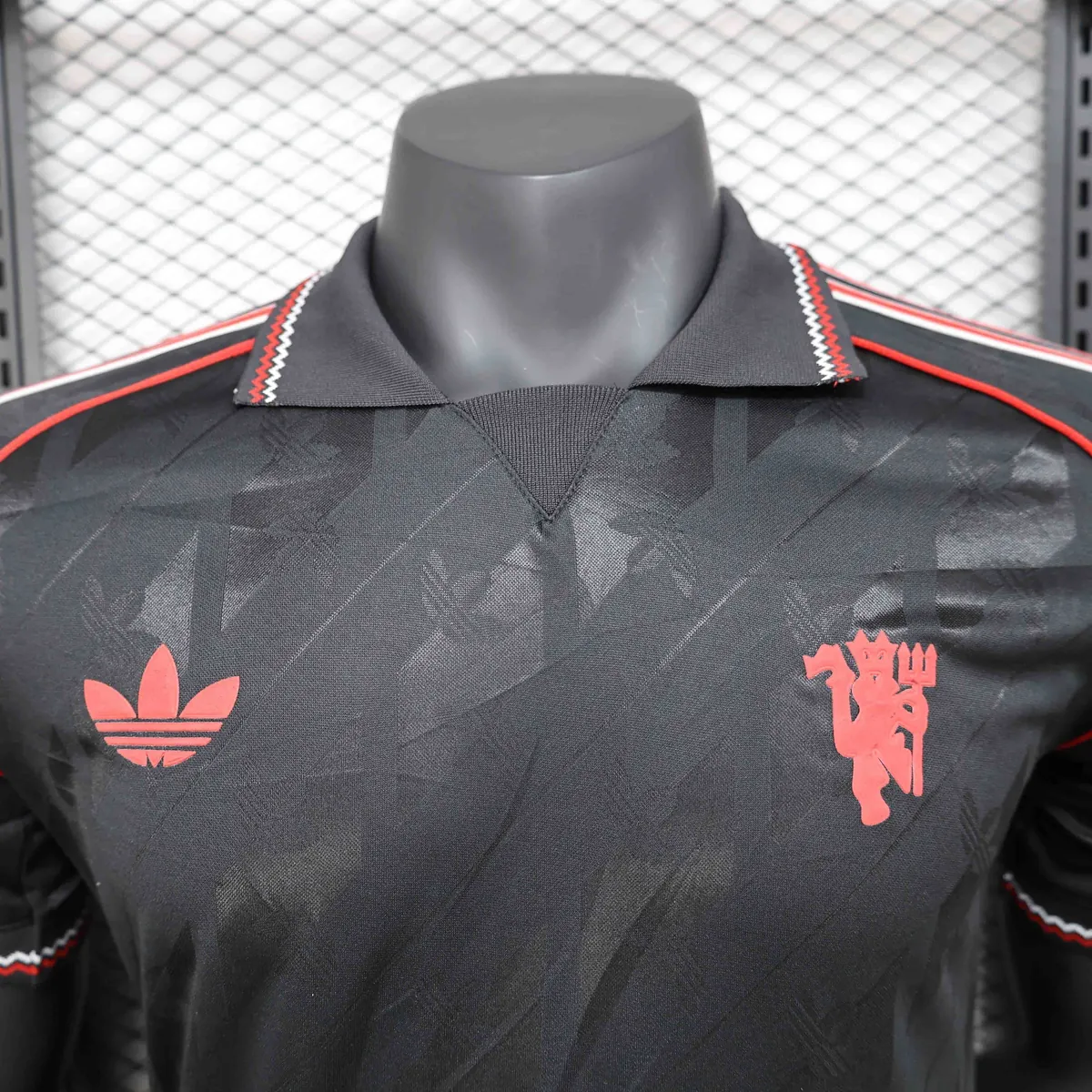 24-25 Manchester United OG Black Player Version Shirt AAAAJersey Supplier Yupoo 1