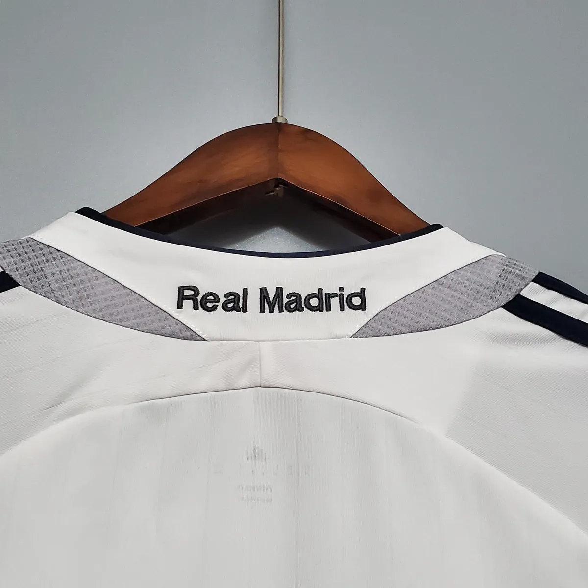 06-07 Real Madrid home white 13
