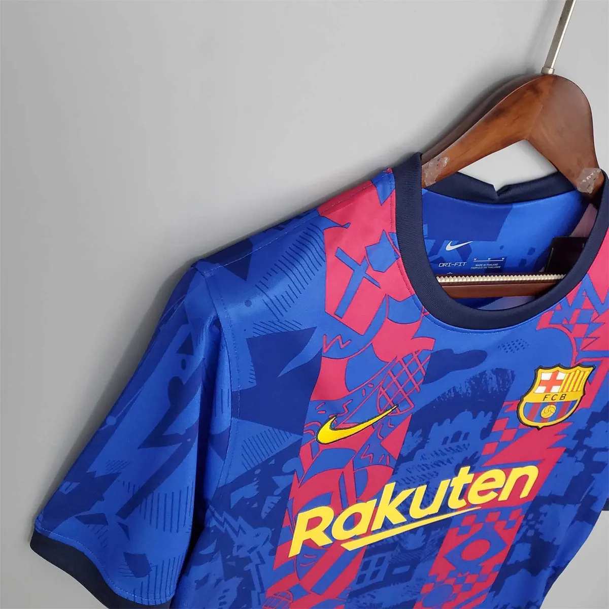 21-22 Barcelona third away 13