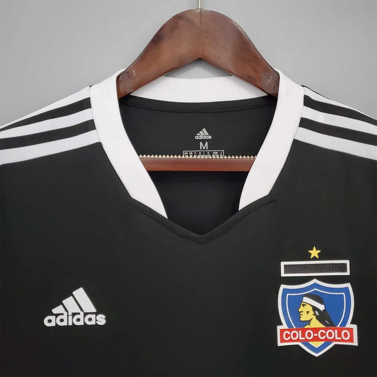 Colo-Colo 13-time champion version away 6
