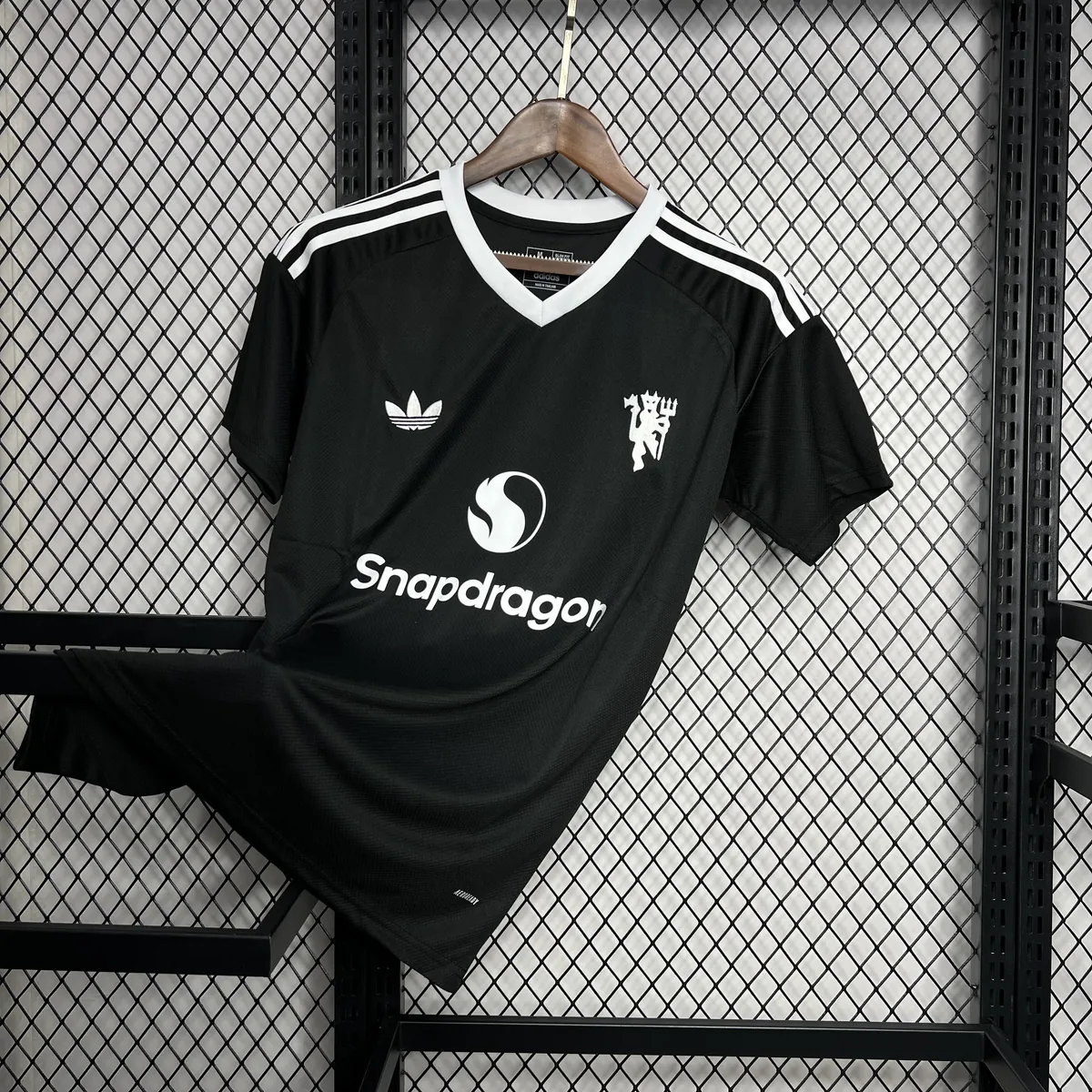 24-25 Manchester United Black Goalkeeper Kit AAAAJersey Supplier Yupoo 7