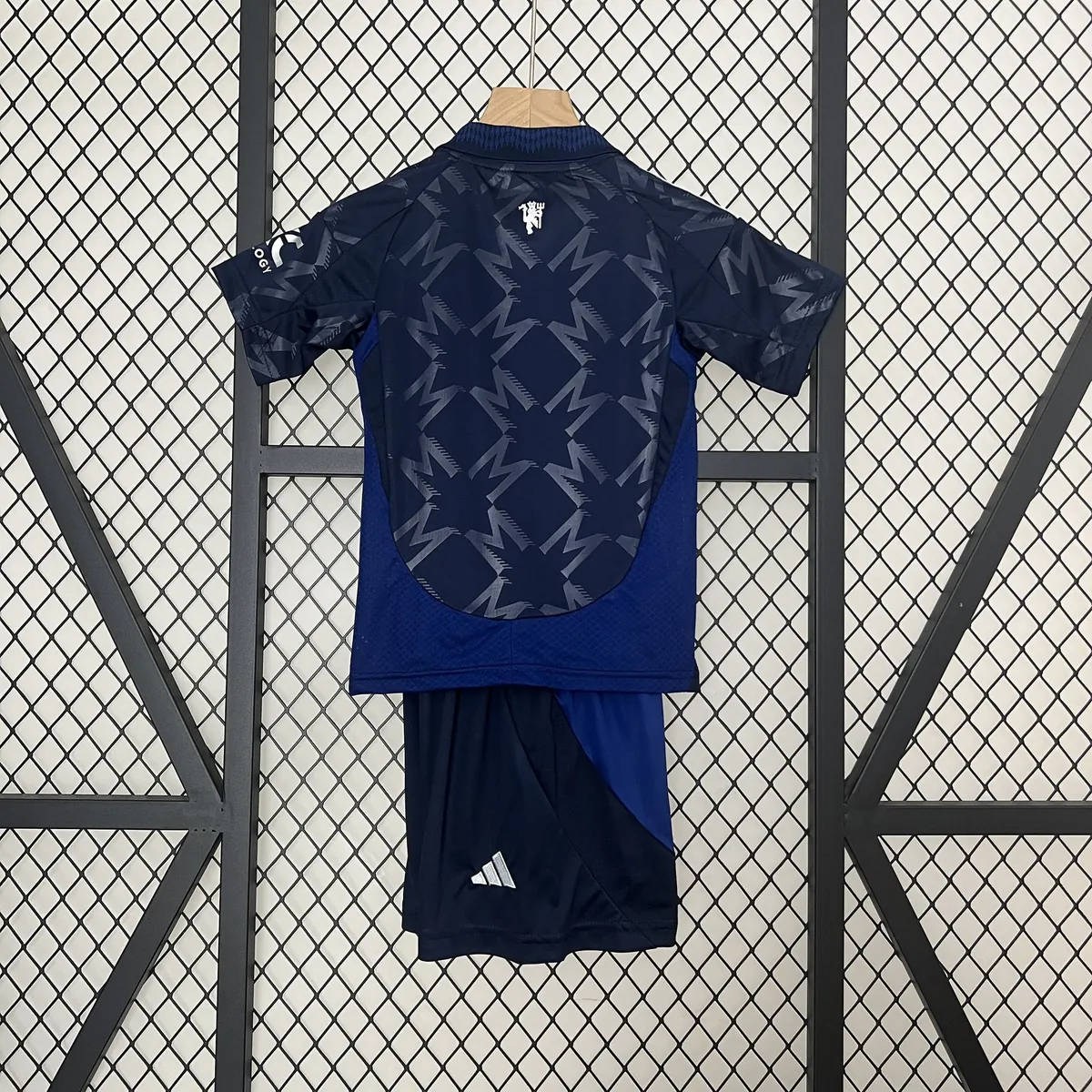 24-25 Manchester United Away Kid Kits Youth Apparels AAAAJersey Wholesale Yupoo 8