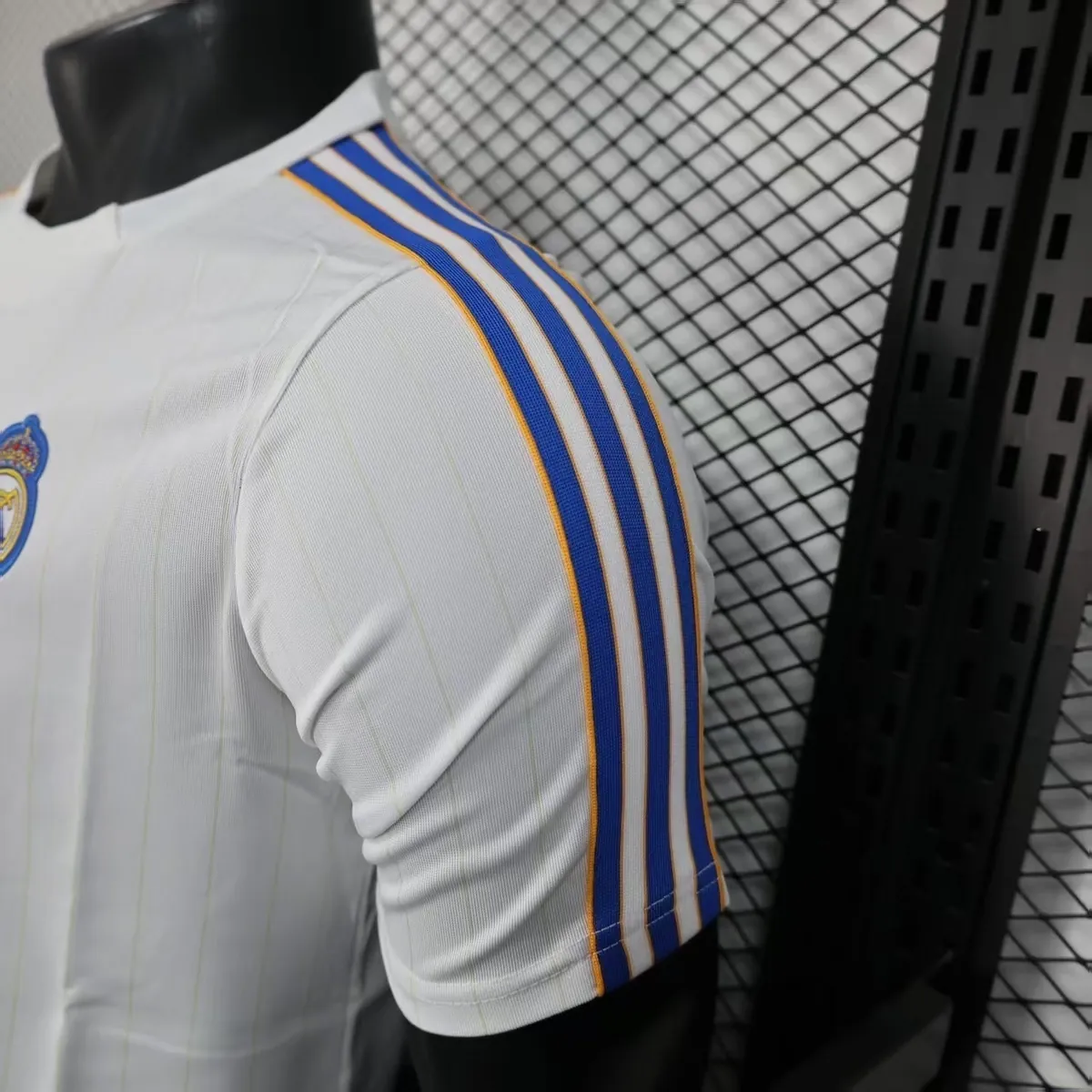 25-26 Real Madrid Casual Retro Style Football White Shirt Apparels AAAAJersey Dropship Yupoo 2