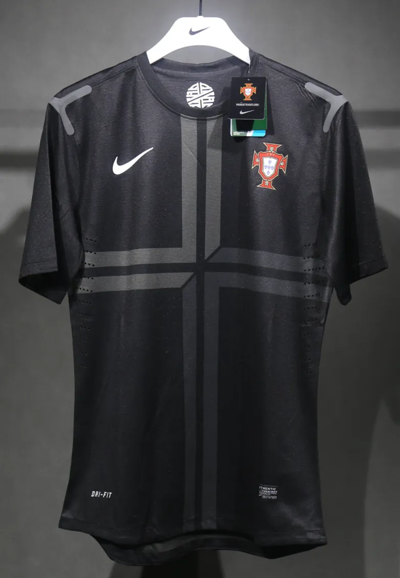 2013 Portugal Away Retro Kit Vintage Player Version Sino Shirt AAAAJersey Dropship Yupoo 3