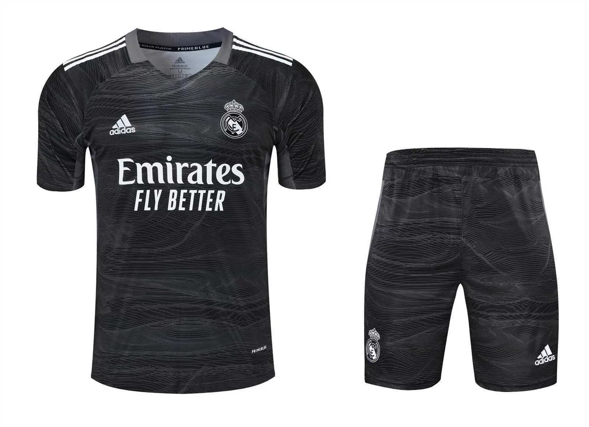 21-22 Real Madrid black goalkeeper 11