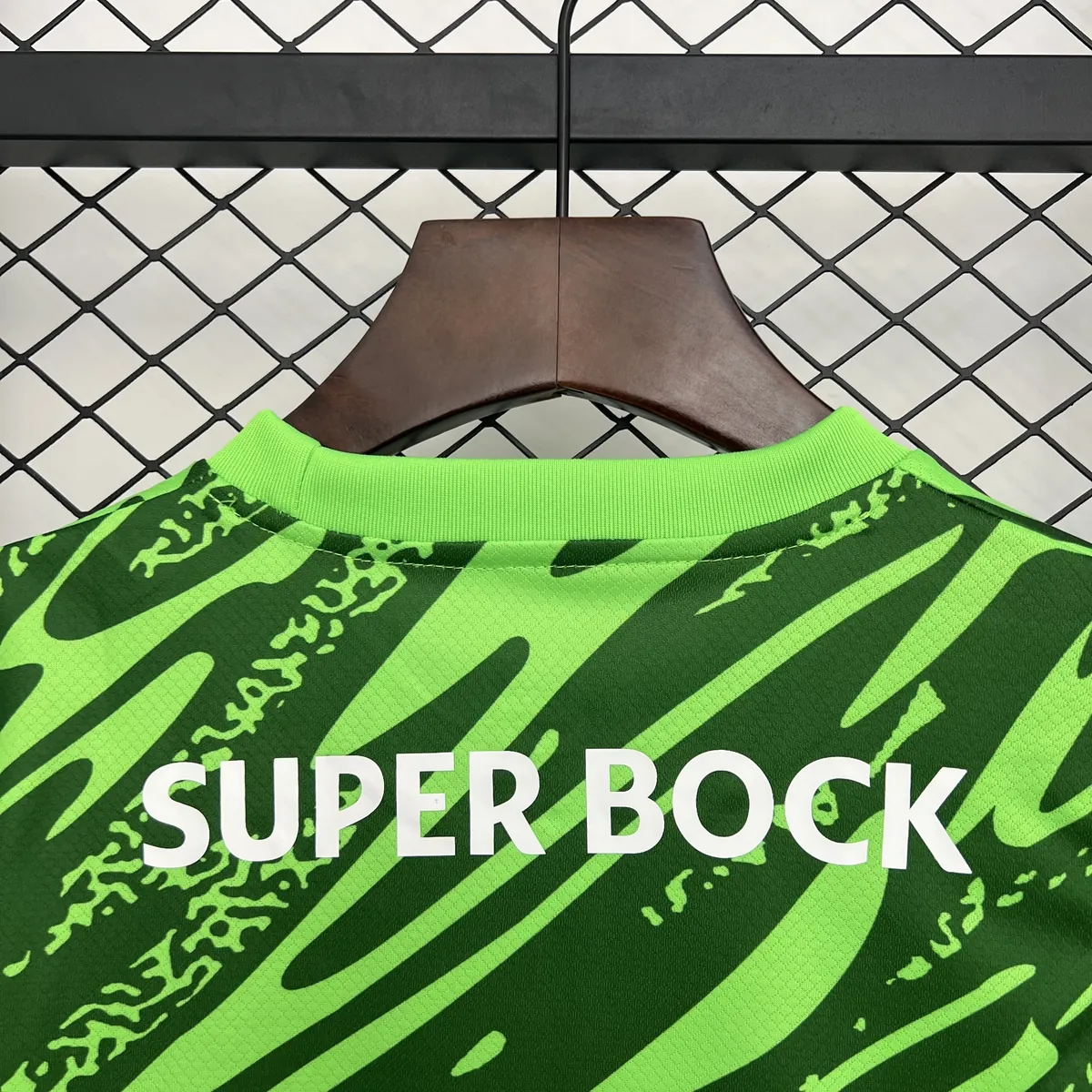 25-26 Sporting Lisbon Green Goalkeeper Kid Kits Youth Apparels Football AAAAJersey Supply Yupoo 1