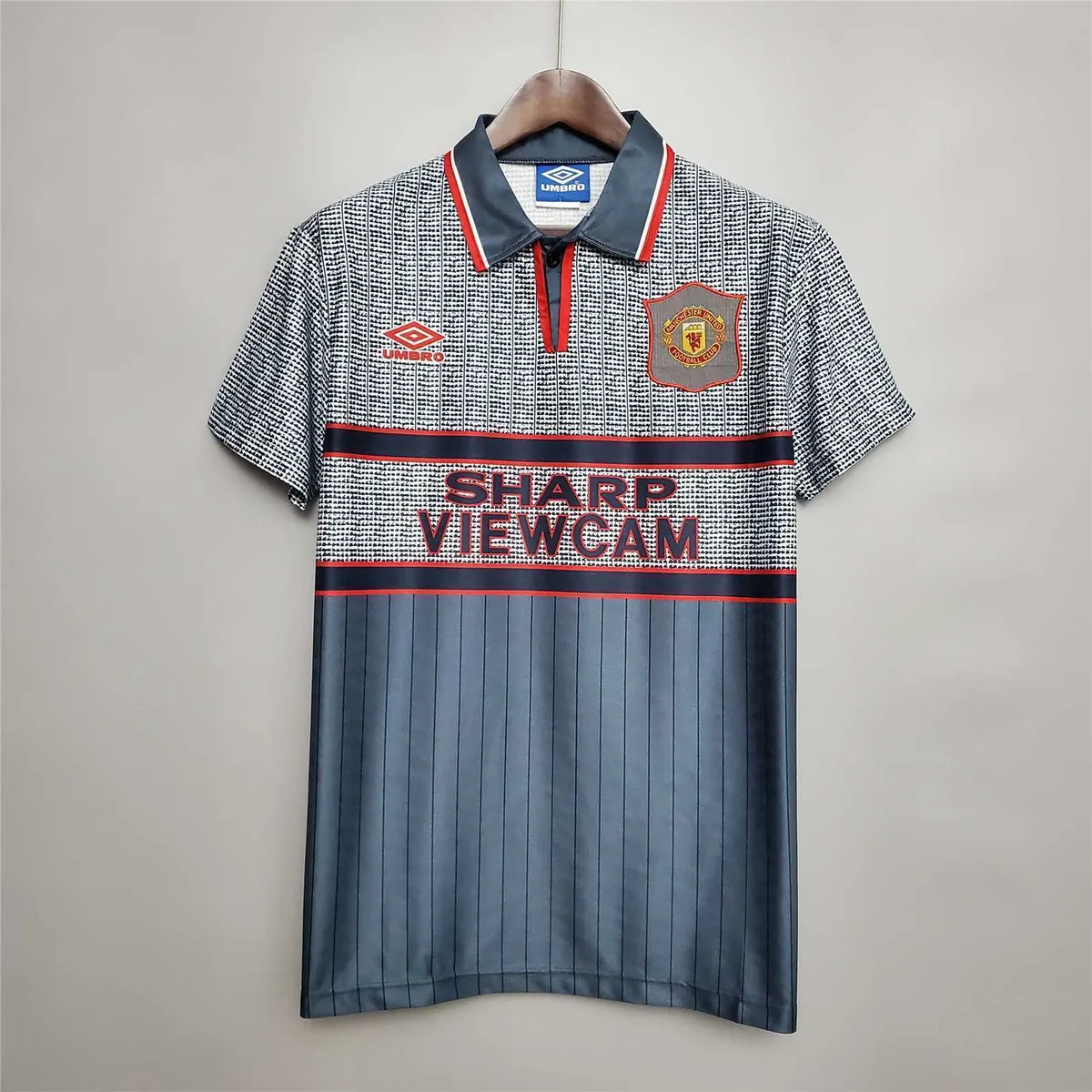 94-96 Manchester United away - 4 8