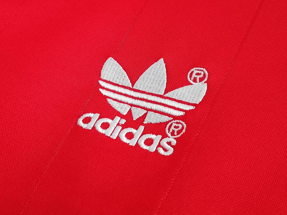 82-83 Manchester United home long sleeve 5