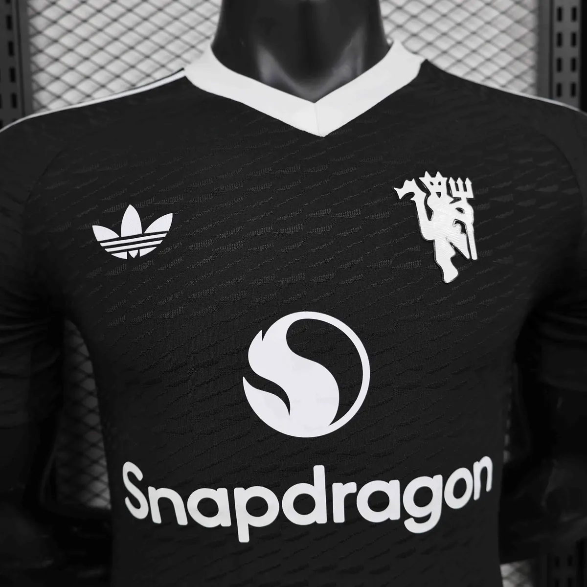 24-25 Manchester United Black GoalKeeper Kit Player Version Shirt Soccer AAAAJersey Yupoo 2