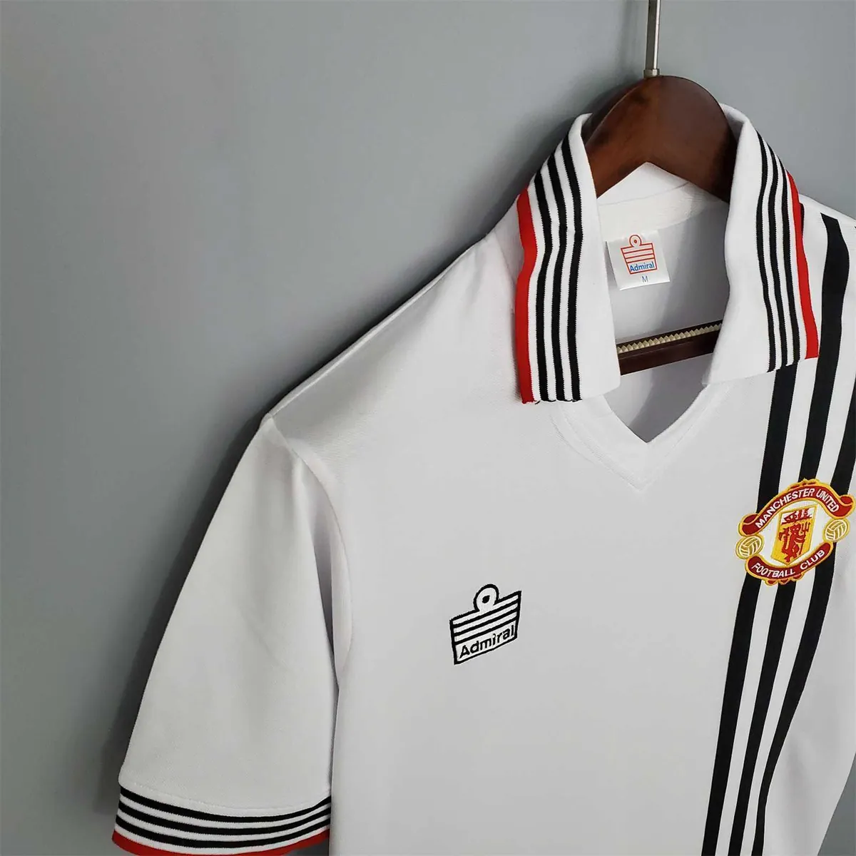 75-80 Manchester United away 3