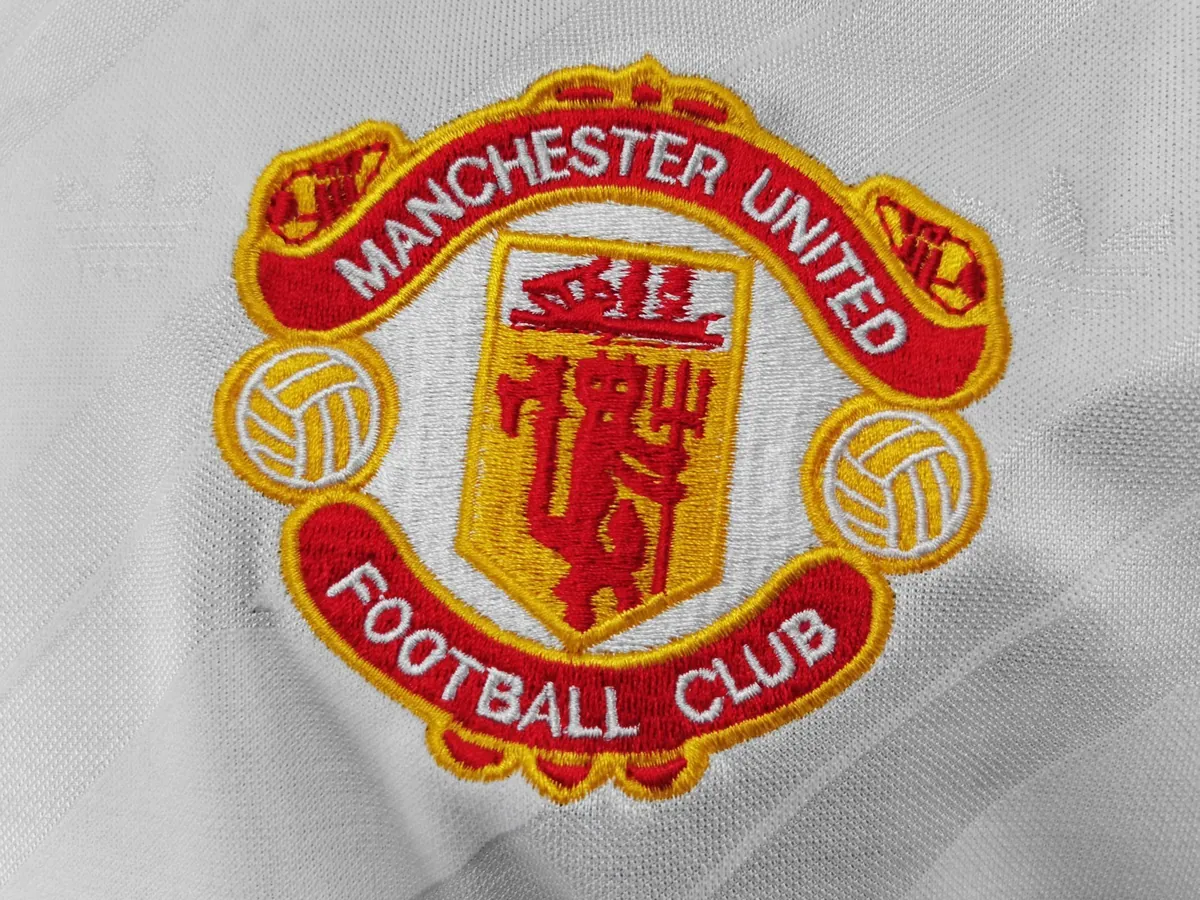 86-88 Manchester United away white 5