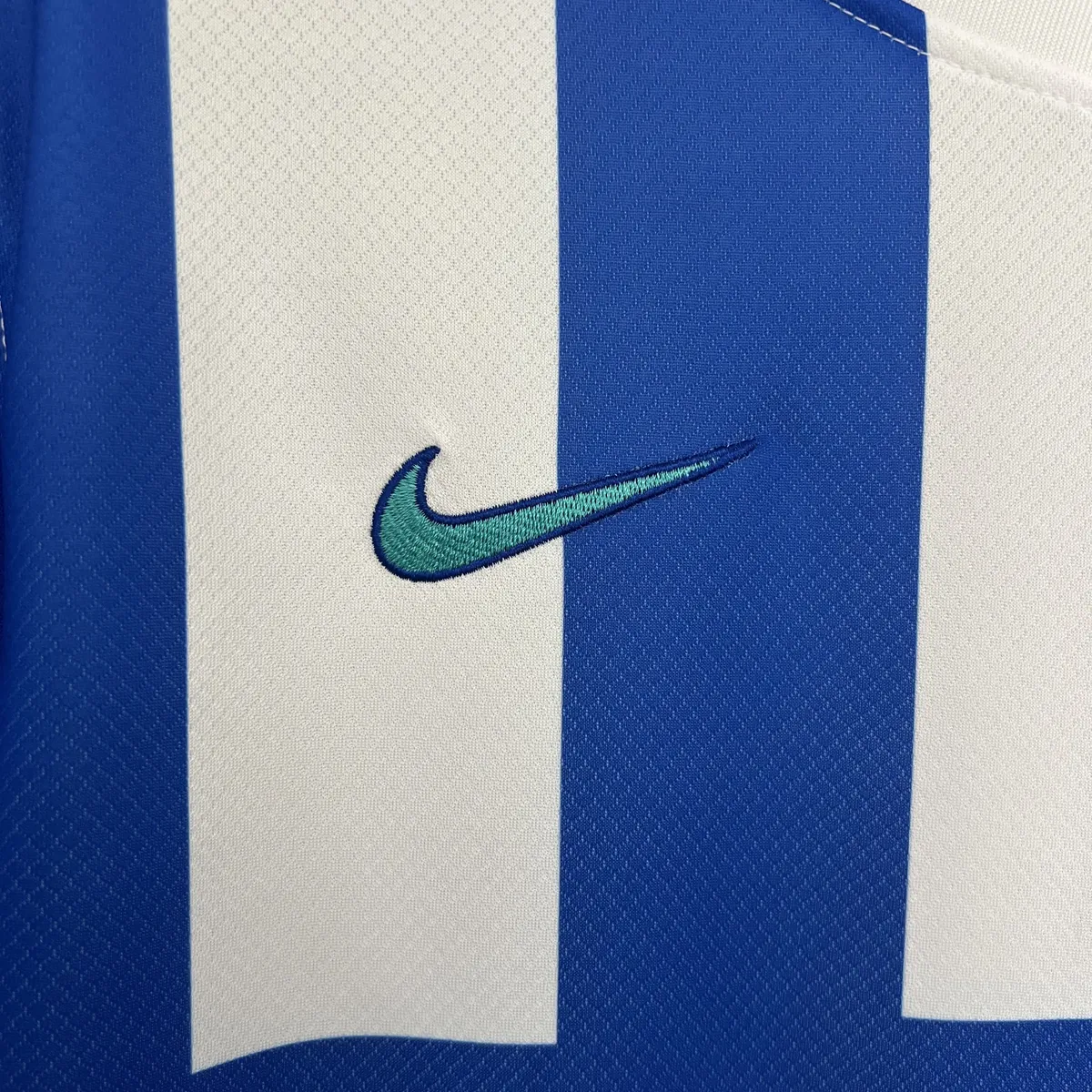 25-26 Brighton Home Kit Football Replicas AAAAJersey Supply Yupoo 2