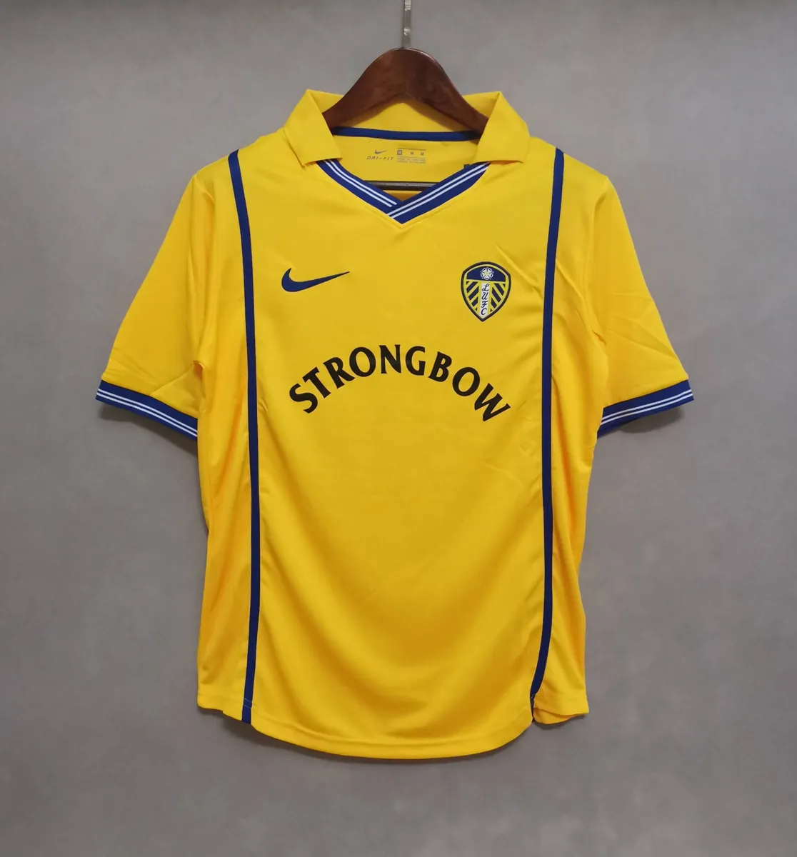 00-01 Leeds United yellow away 8