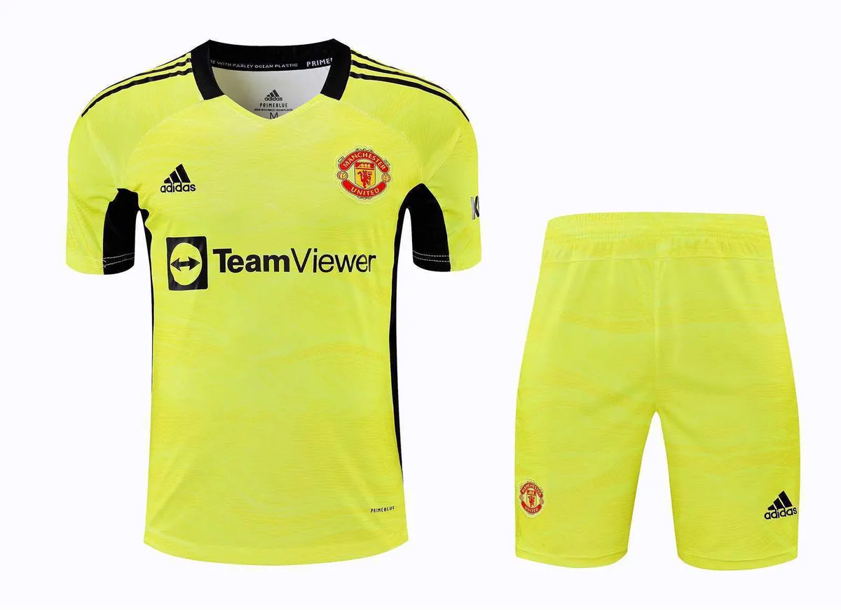 21-22 Manchester United green goalkeeper 5