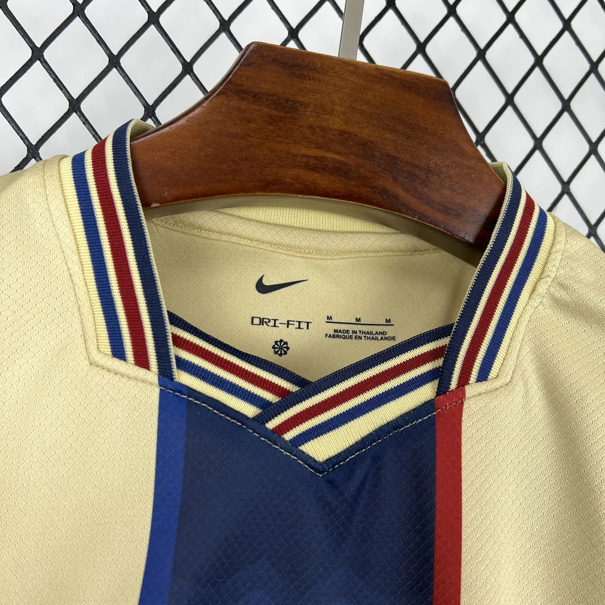 25-26 Barcelona Mens Special Edition T-Shirt Soccer Uniform AAAAJersey Supplier Yupoo 4