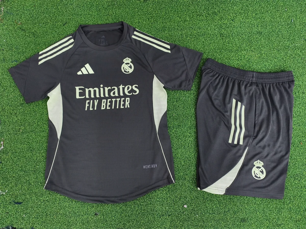 25-26 Real Madrid Training Kid And Aldult Player Version Kits Soccer AAAAJersey Supply Yupoo 1