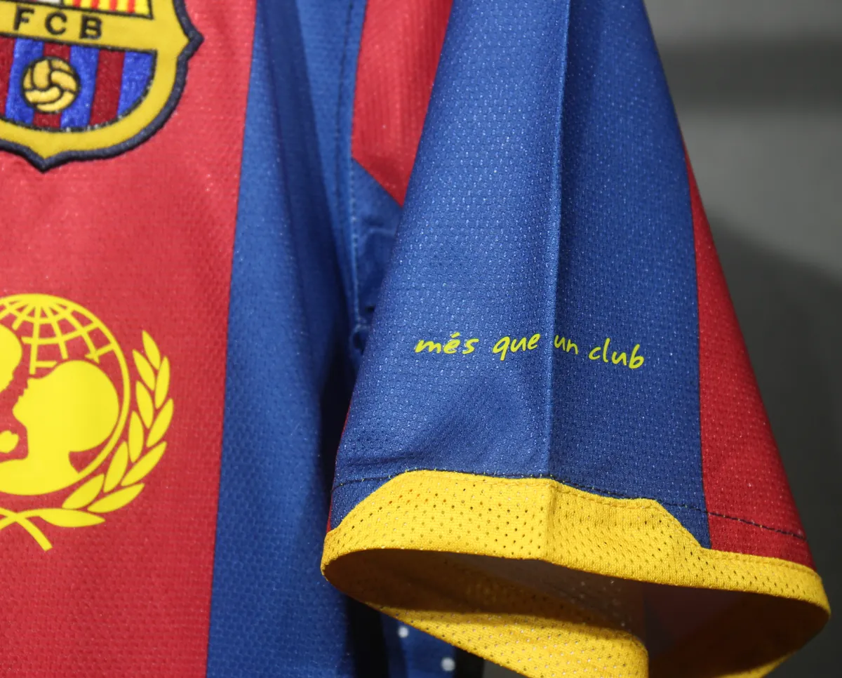 10-11 Barcelona Home Retro Kit Vintage Player Version Sino Shirt AAAAJersey Dropship Yupoo 1