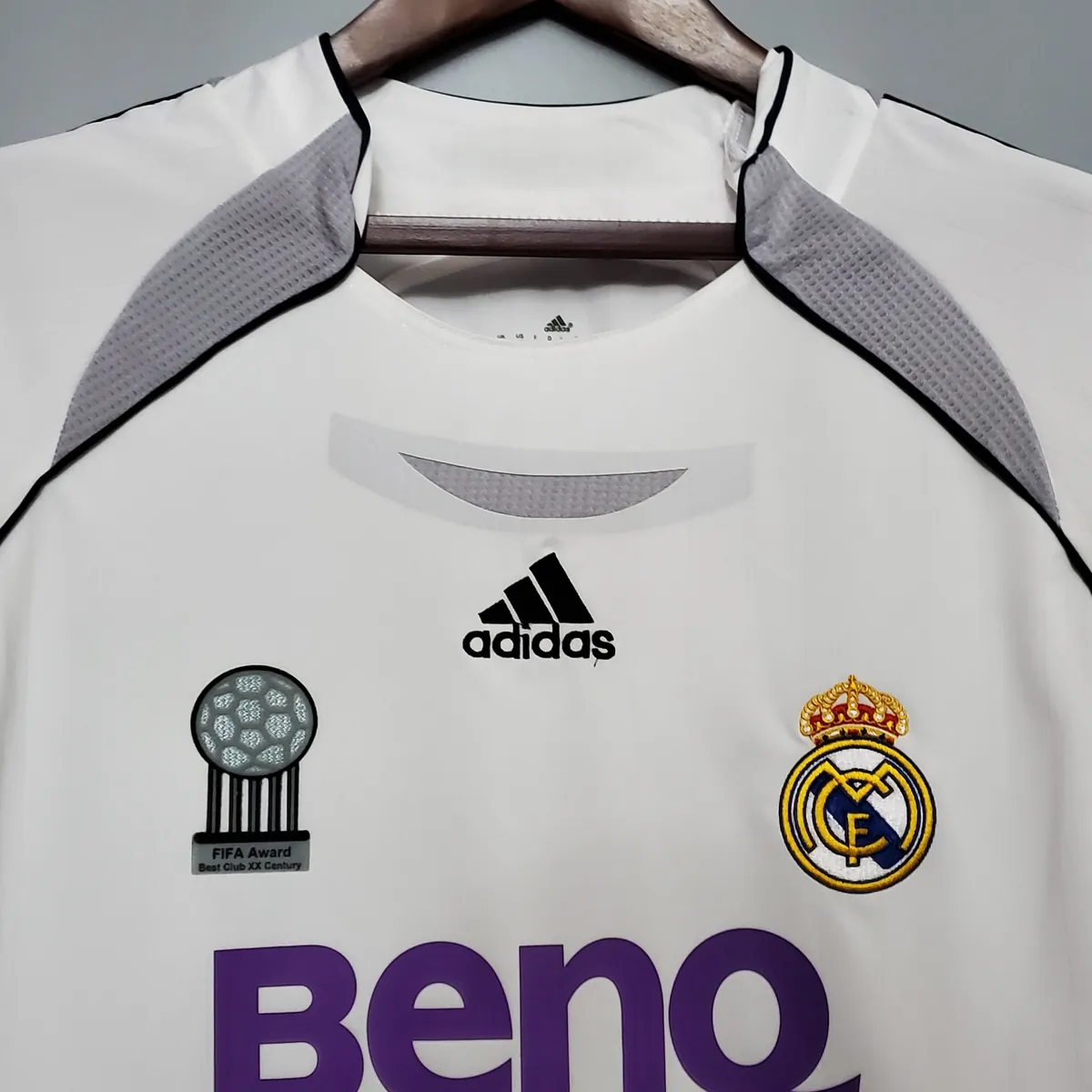 06-07 Real Madrid home white 26