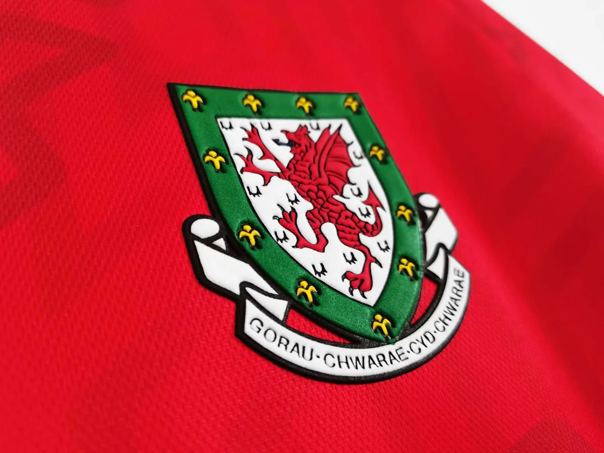 1992 Wales home 4