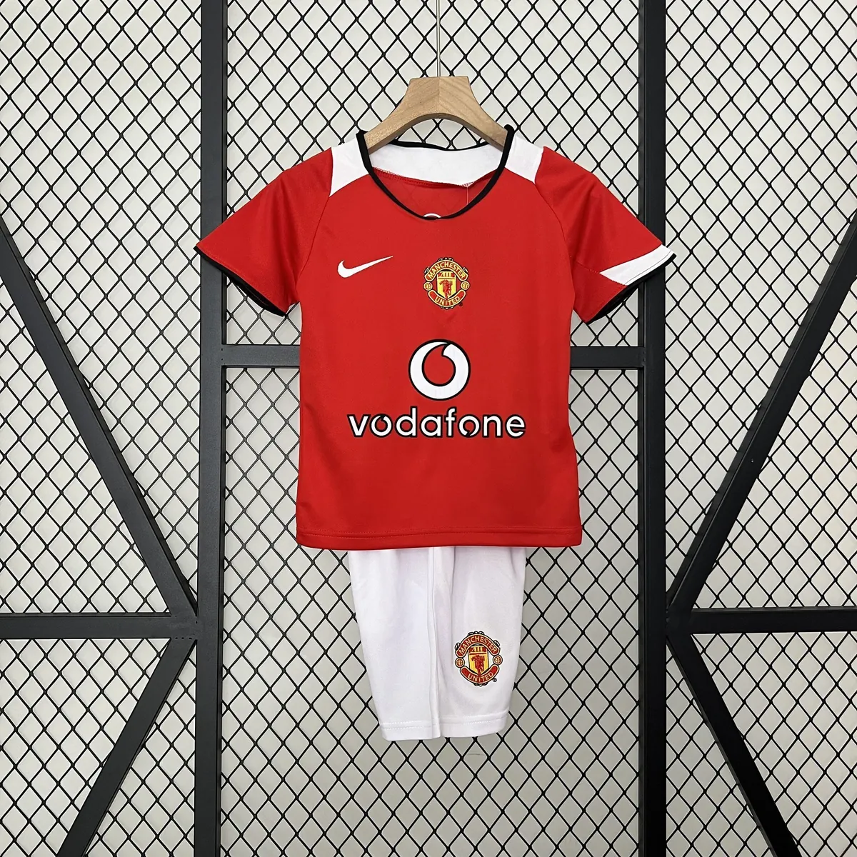 05-06 Manchester United Home Retro Kid Kits Youth Apparels AAAAJersey Wholesale Yupoo 8