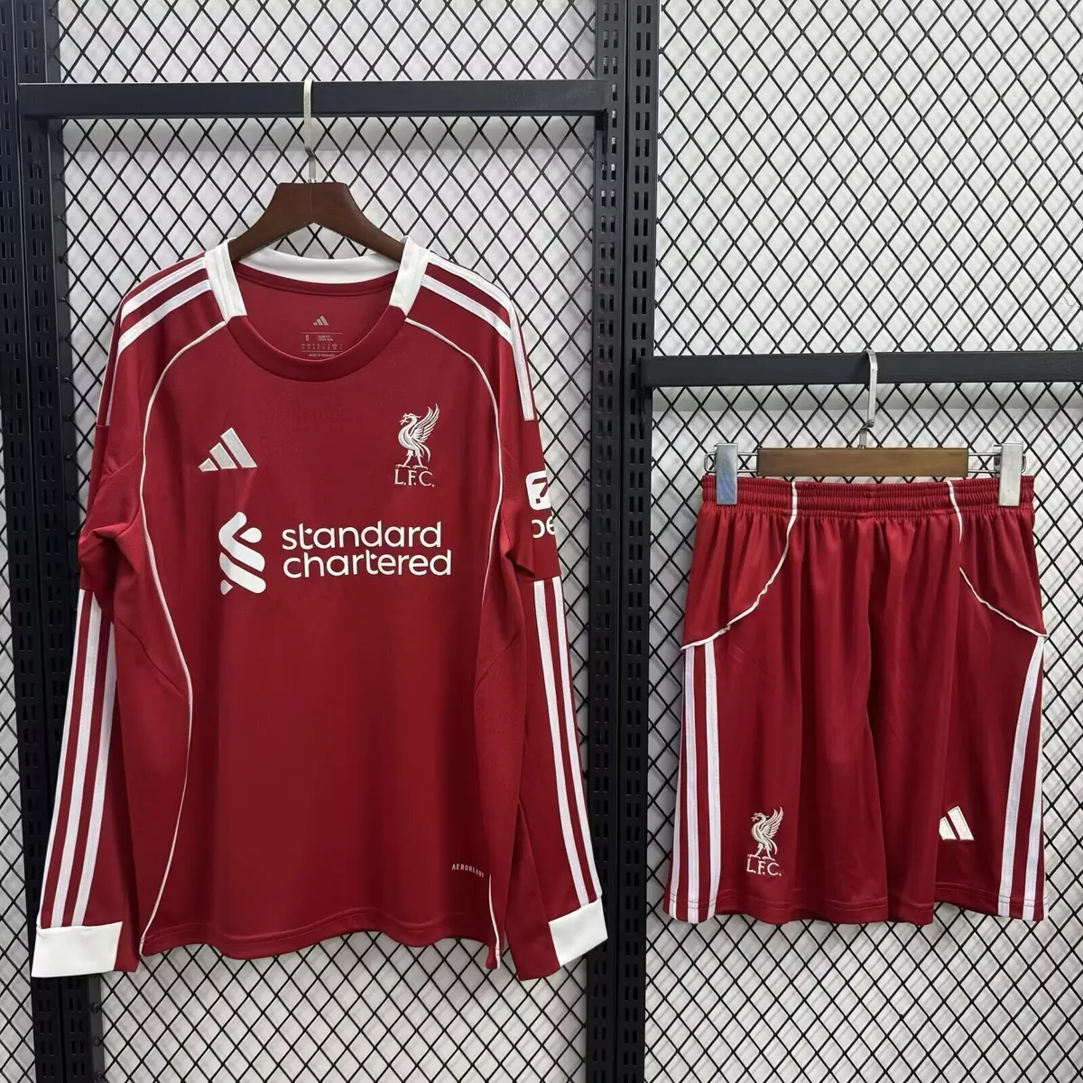 25-26 Liverpool Home Long Sleeves Football Kit AAAAJersey Supply Yupoo 1