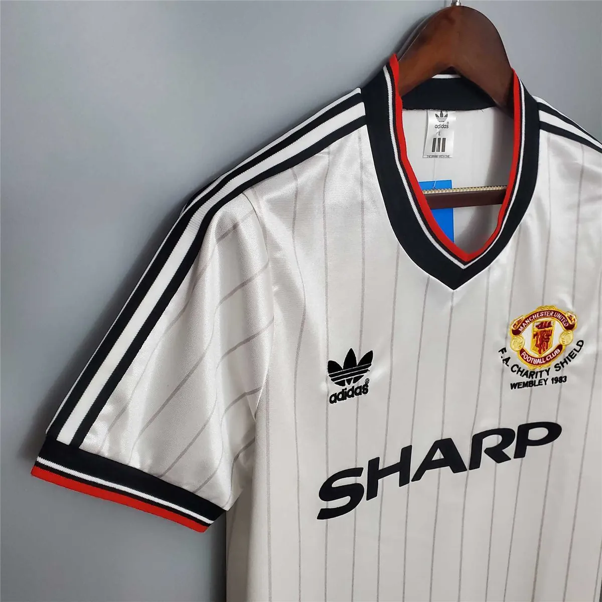 82-83 Manchester United away 1