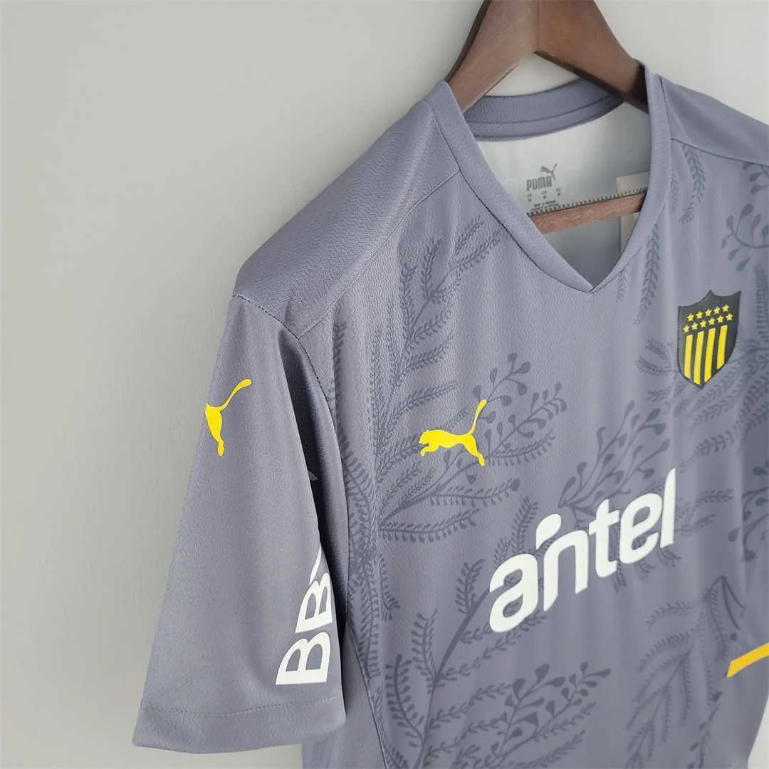 22-23 Peñarol away 1