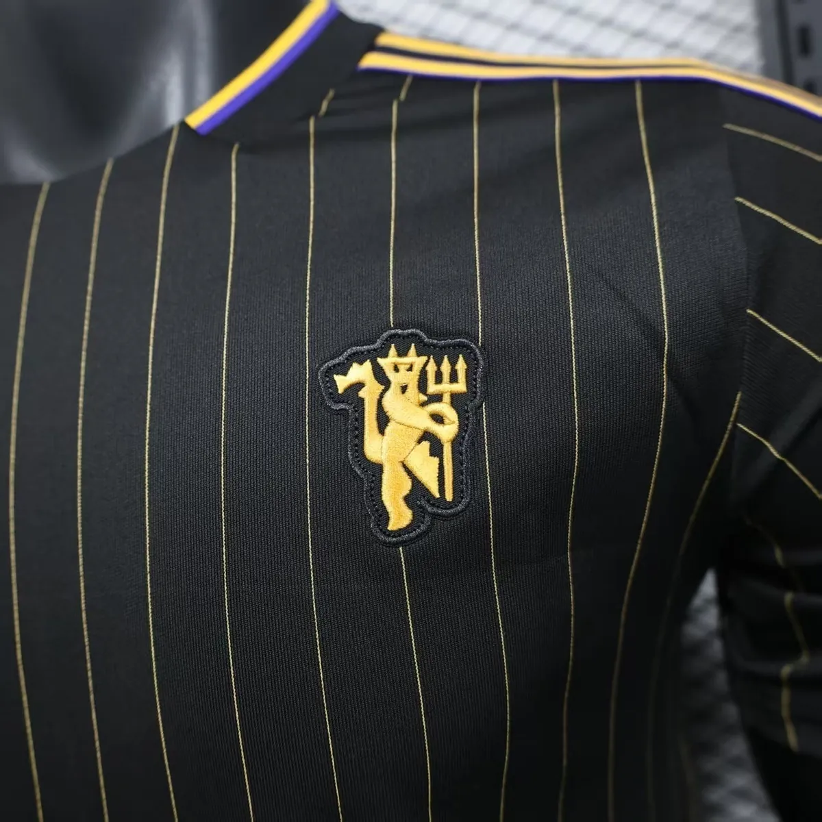 25-26 Manchester United Retro Style Football Black Shirt Apparels AAAAJersey Wholesale Yupoo 6