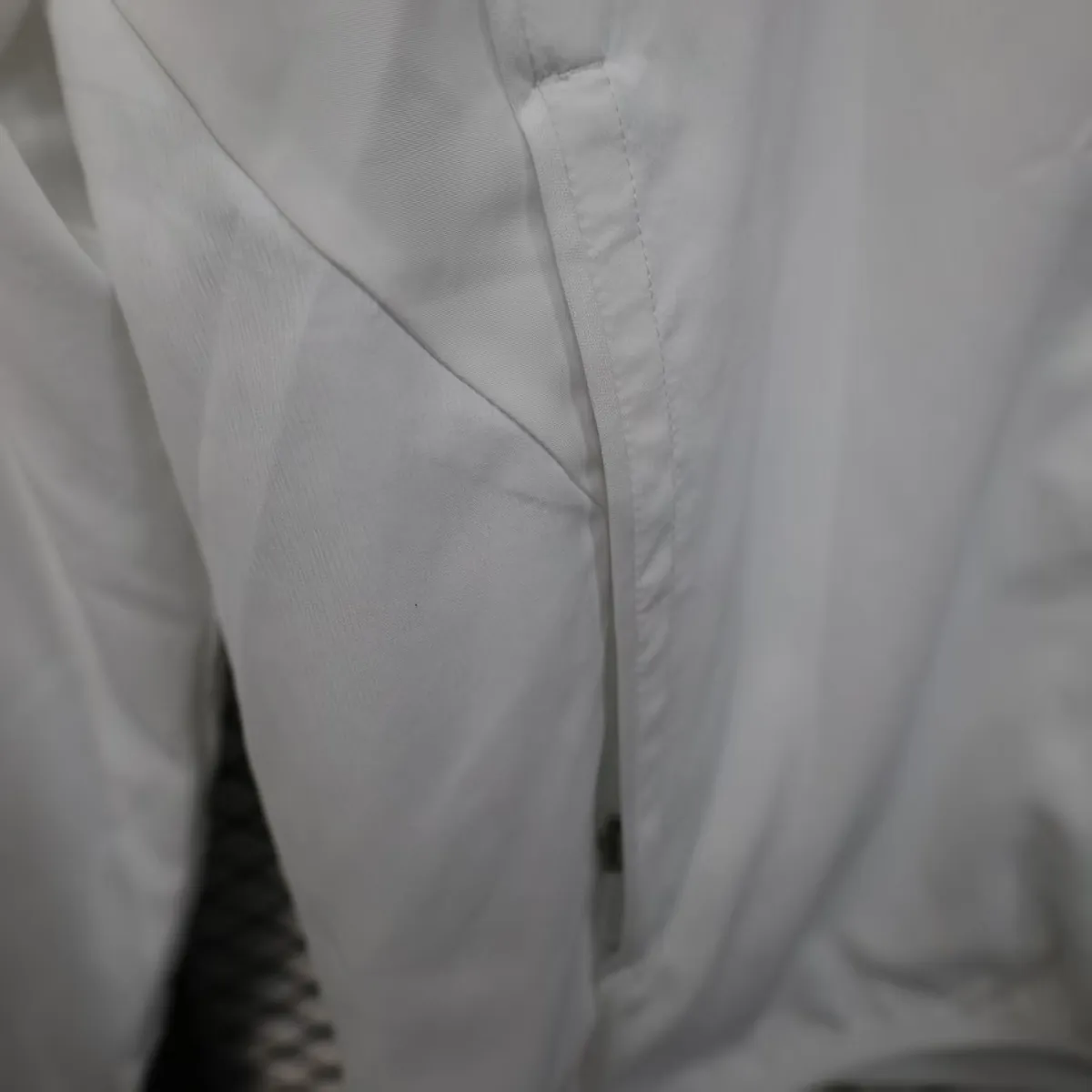 25-26 Real Madrid White Windbreaker Jacket AAAAJersey Supply Yupoo 3
