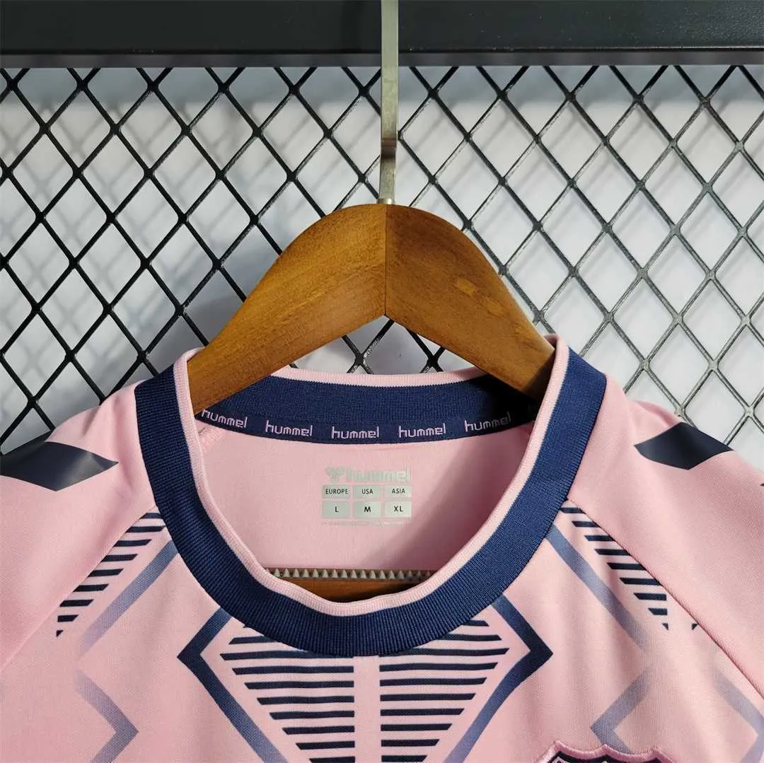 22-23 Everton away 4
