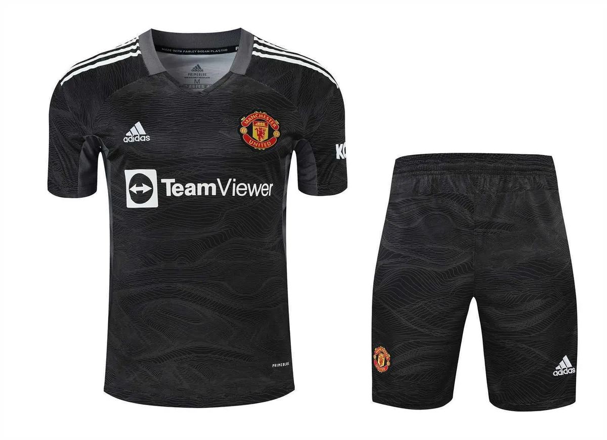 21-22 Manchester United black goalkeeper 9