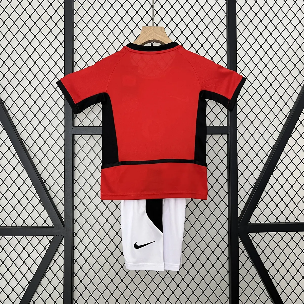 02-04 Manchester United Home Retro Kid Kits Youth Apparels AAAAJersey Wholesale Yupoo 1