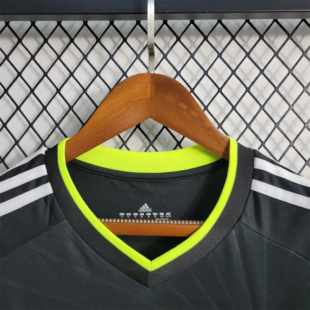 10-11 Real Madrid away 6