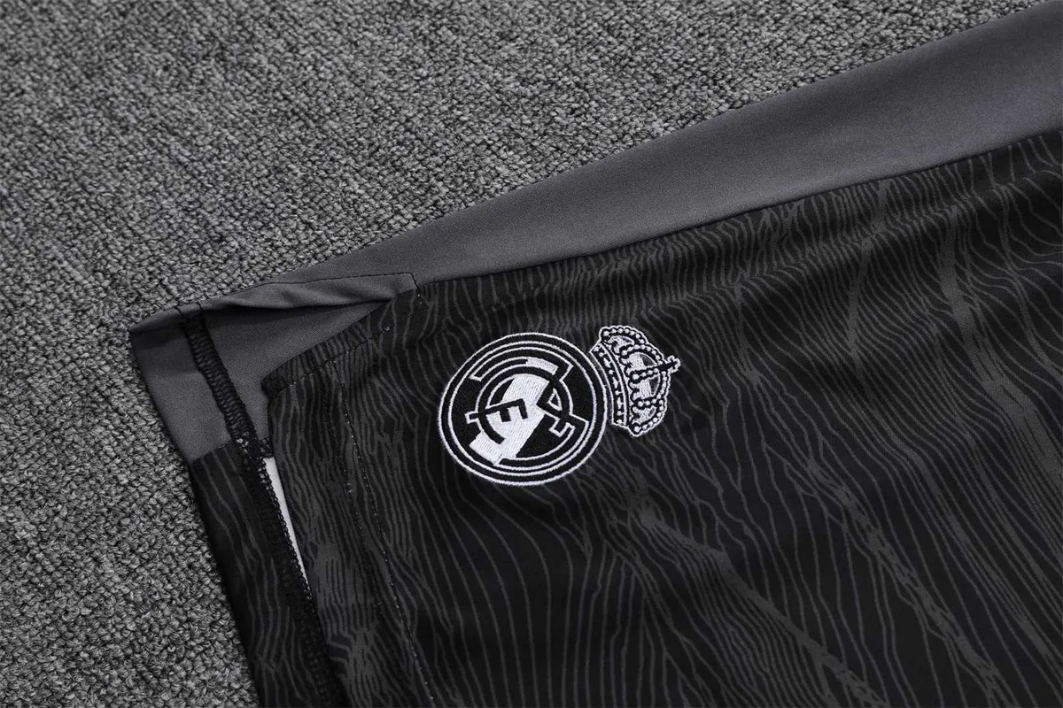 21-22 Real Madrid black goalkeeper 9