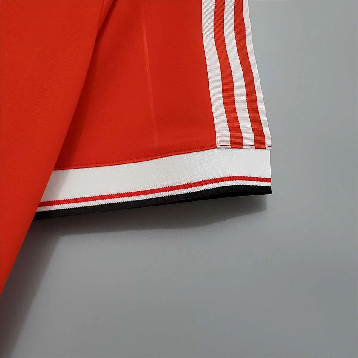 83-84 Manchester United home 5