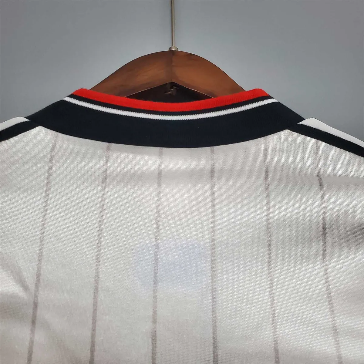 82-83 Manchester United away 9