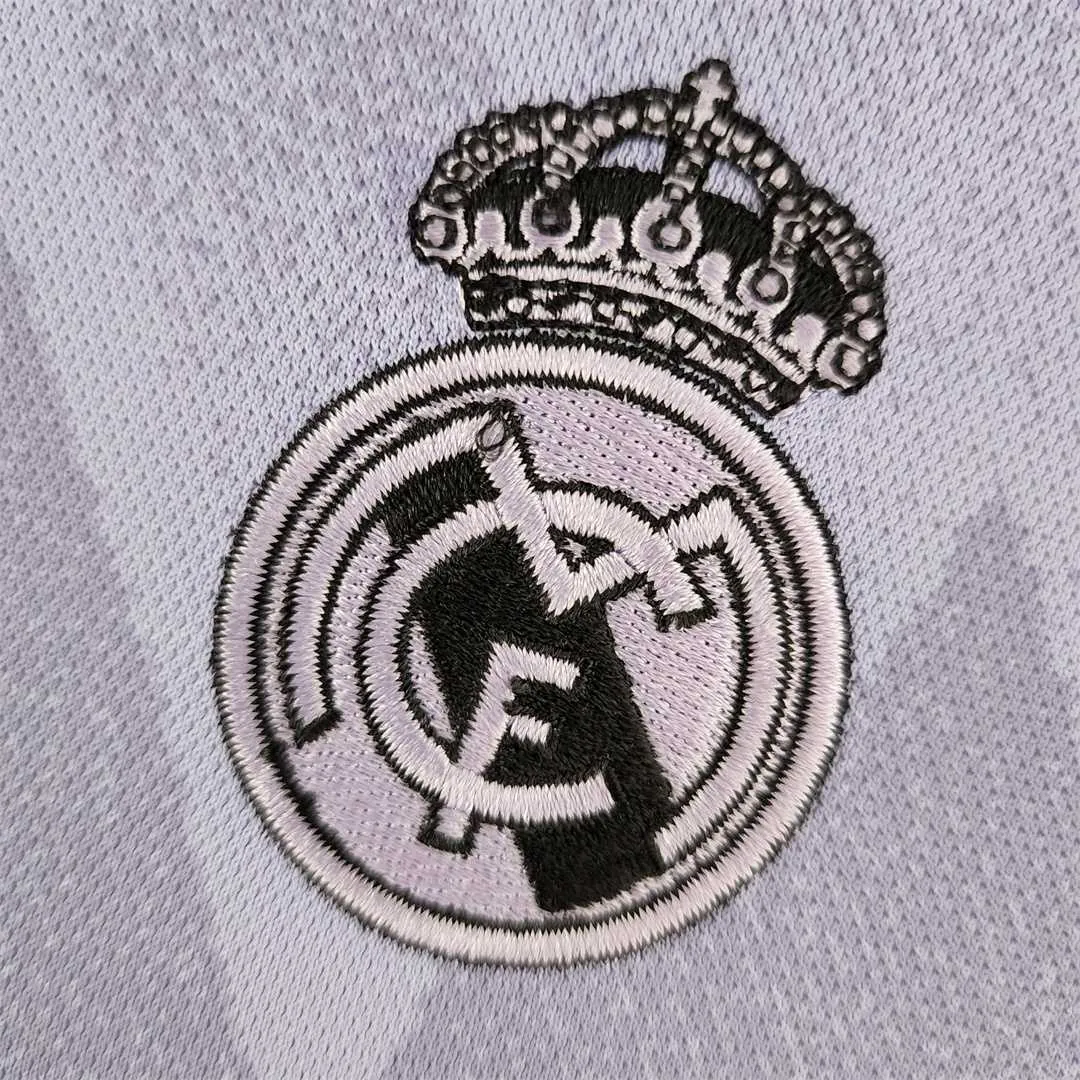 22-23 Real Madrid away woman 3