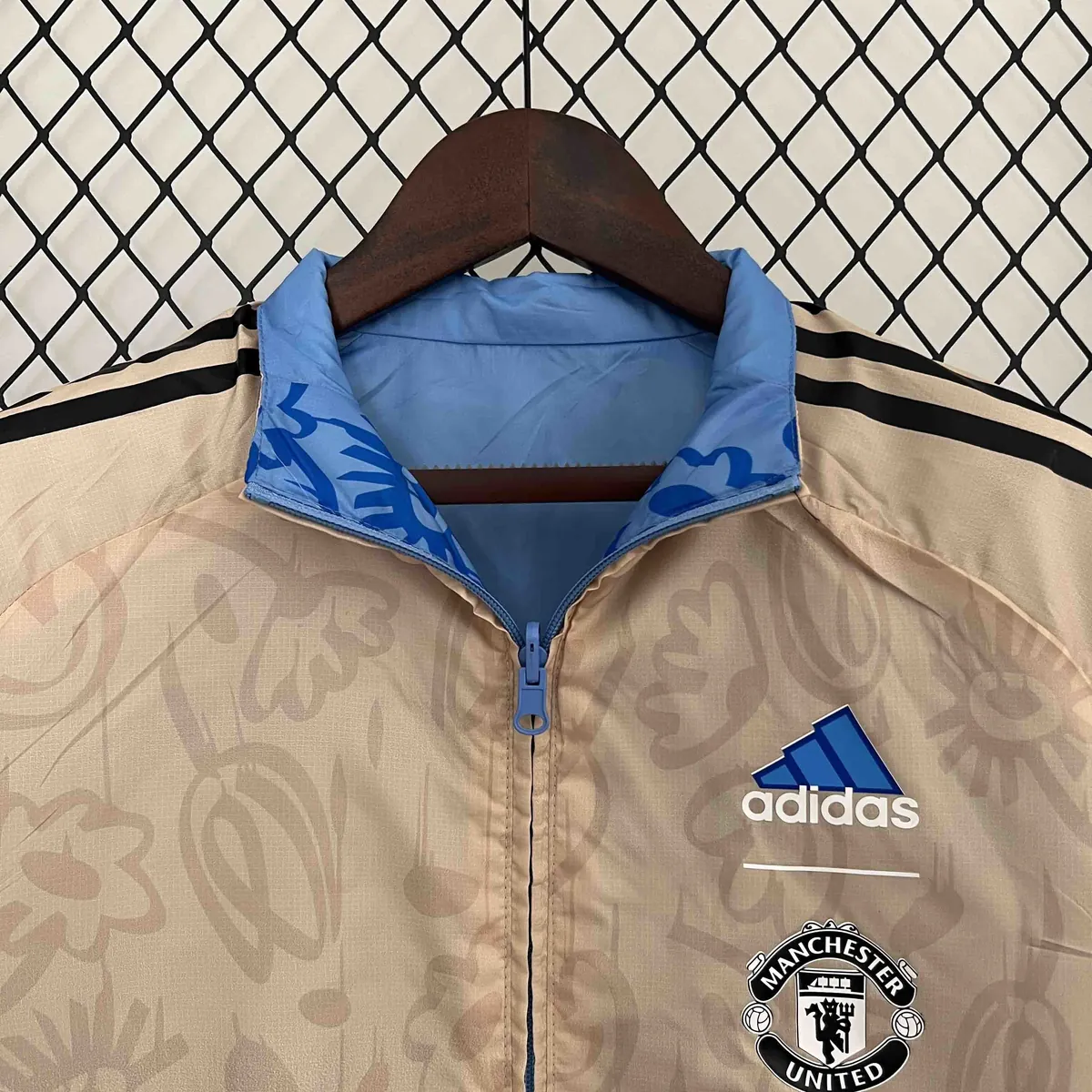 2024 Manchester United Blue&Beige Trench Coat Reversible Windbreaker Jacket Soccer AAAAJersey Y 5